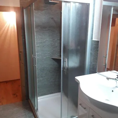 לינה וארוחת בוקר Beat & Ursula's